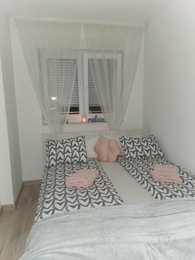 Apartman Basic 2 多博伊 外观 照片
