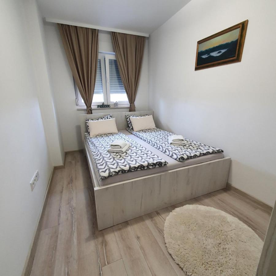 Apartman Basic 2 多博伊 外观 照片